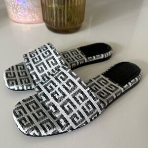 Givenchy sandalias size 36.5